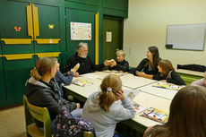 Symbolische Mantelteilung mit den Kommunionkindern (Foto: Karl-Franz Thiede)